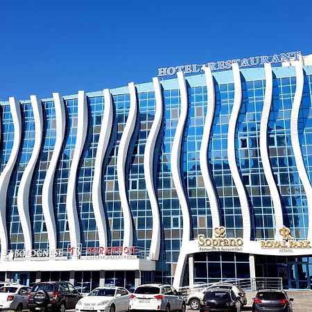Reikartz Park Astana Ex-Royal Park Hotel & Spa Exteriör bild