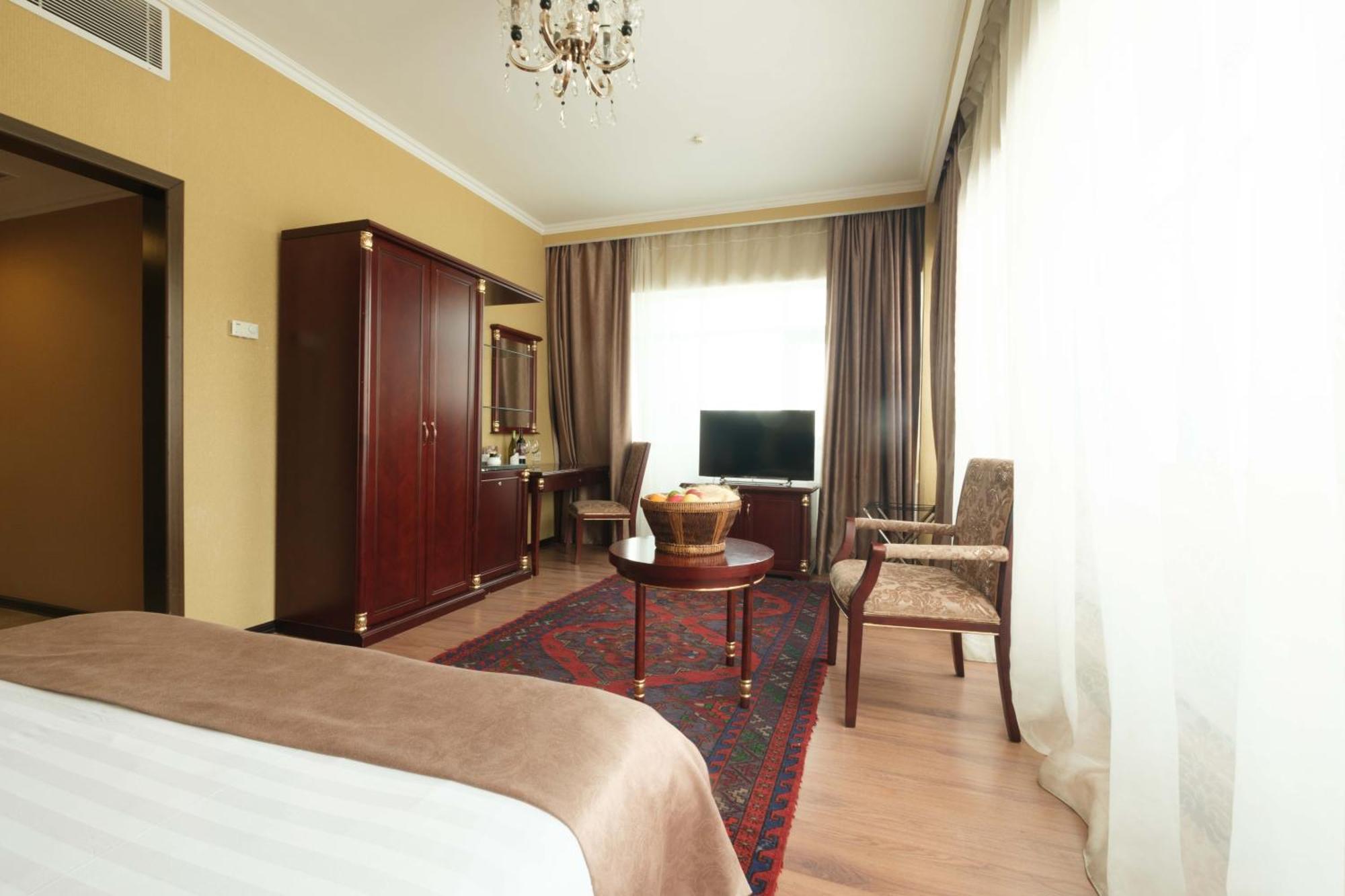 Reikartz Park Astana Ex-Royal Park Hotel & Spa Exteriör bild